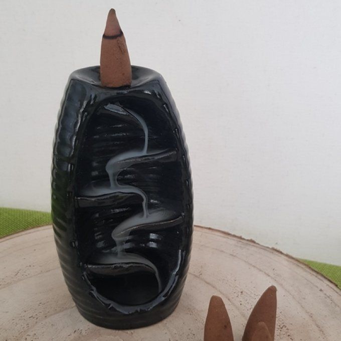 Porte-encens cascade en céramique pour cônes à reflux